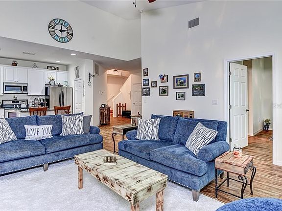 4th image of 305 Merlot St