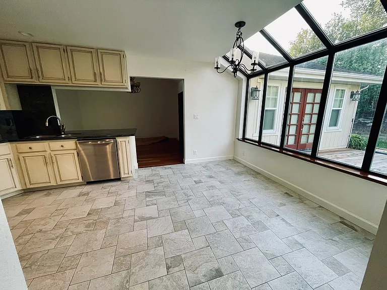 2 Greenbrier Ct — Photo 13