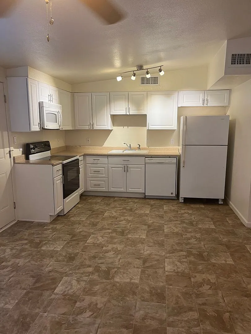 1 Bedroom / 1 Bath in Paulden — Photo 4