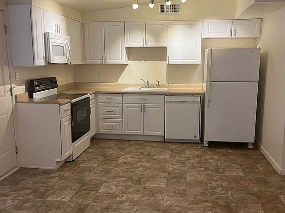 4th image of 400 W Arrowhead Dr