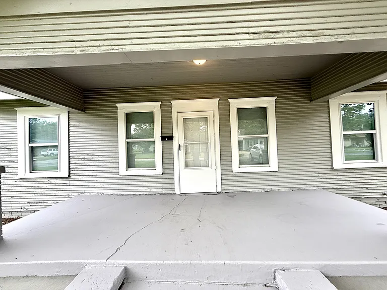 1105 NW Burch St — Photo 30