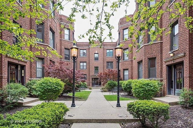1st image of 903 W Cornelia Ave APT 2N