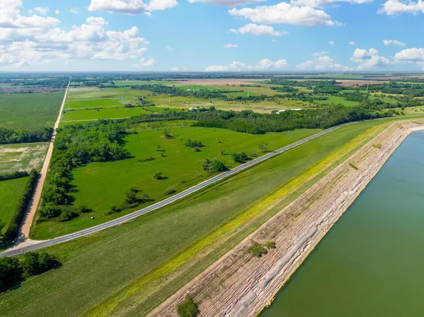 2 NE 50th St, Cheney, KS 67025