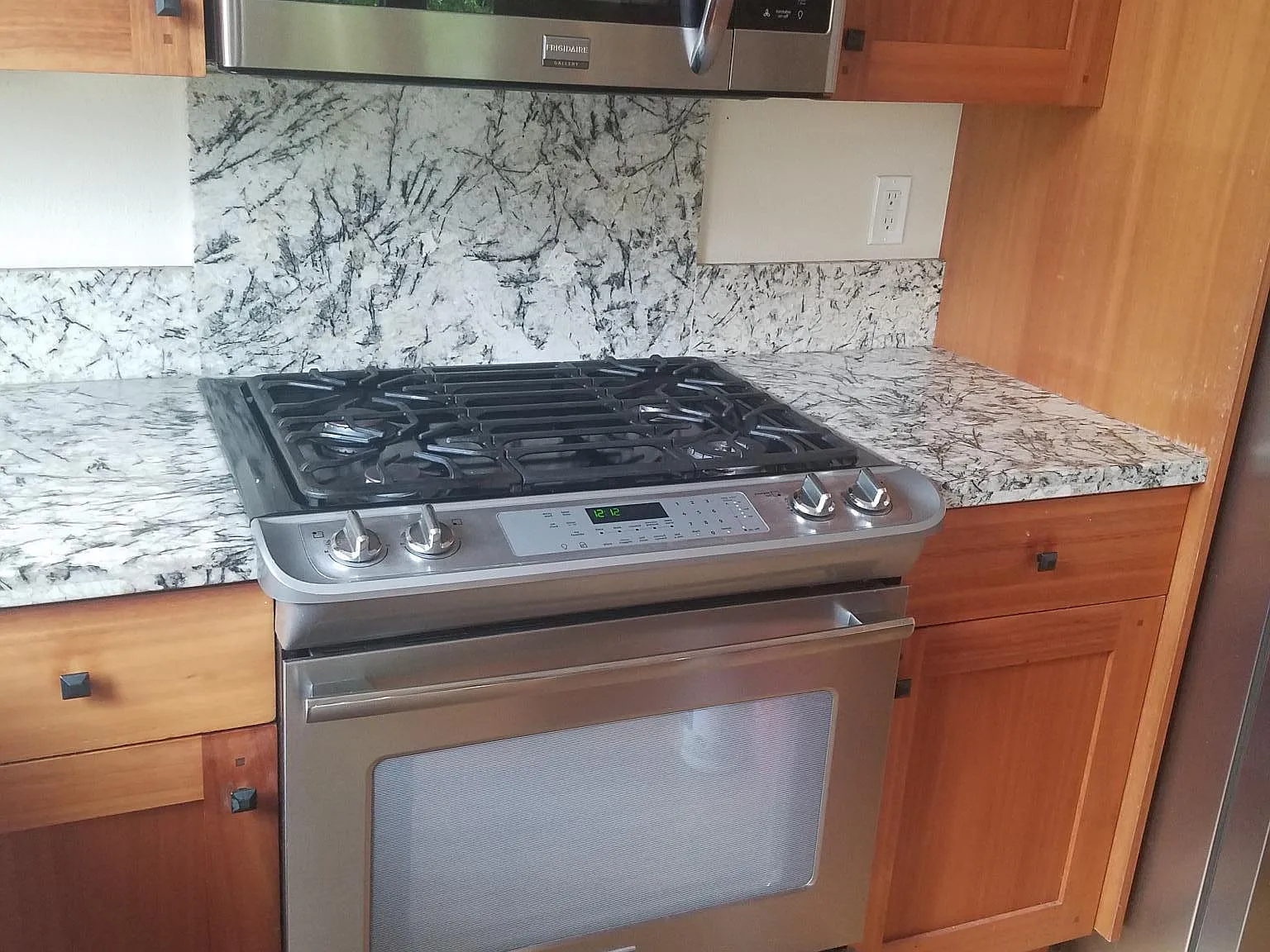 4 bed, 2.5 bath, 2335 sqft, $2,975 — Photo 4