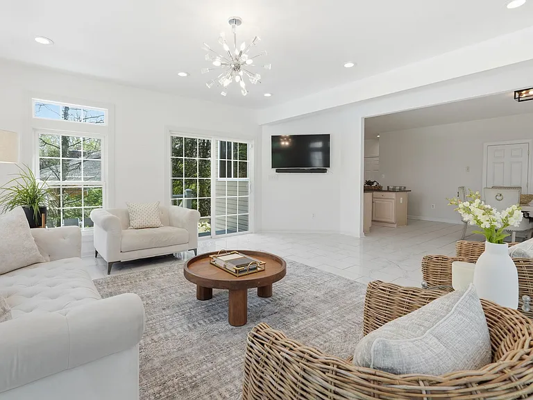 3515 Devon Dr — Photo 8