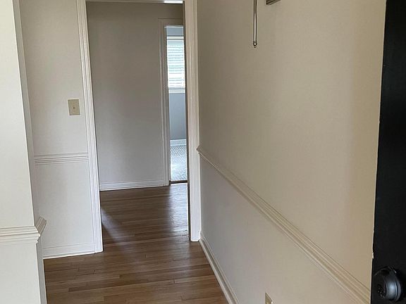 3rd image of 957 Carmel Dr