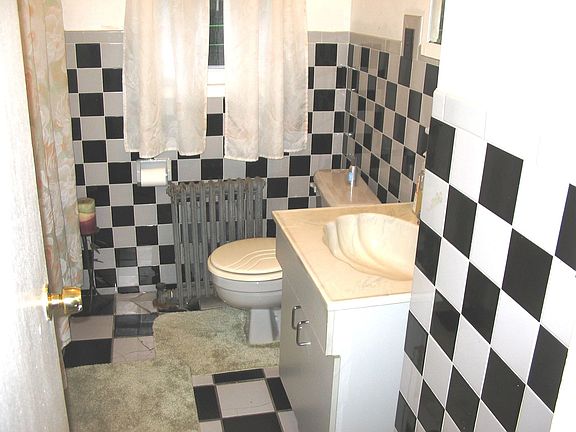 1st floor Bath