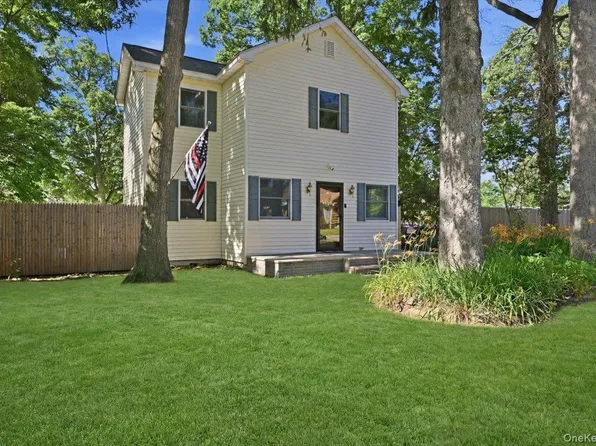 12 Thorne Street, Ronkonkoma, NY 11779