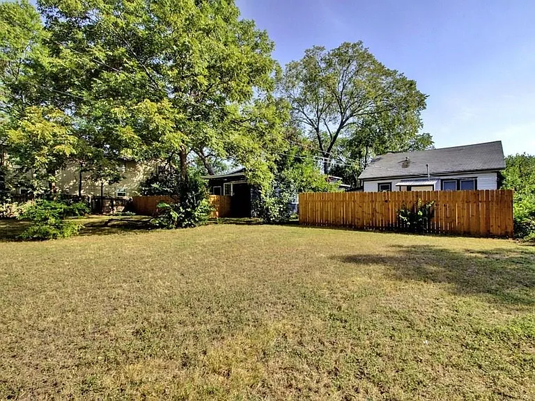 611 Nelray Blvd #A — Photo 15