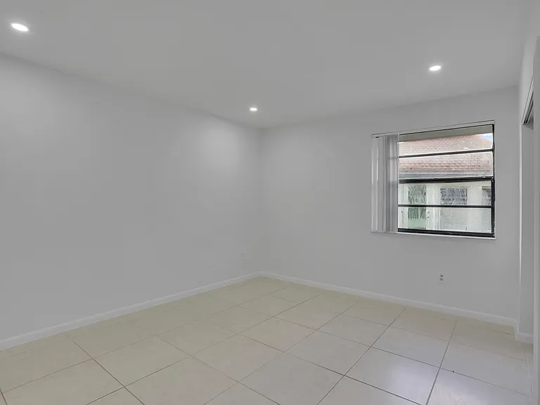 315 NW 36th Ave — Photo 13