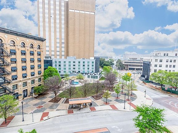 3rd image of 910 Houston St APT 604