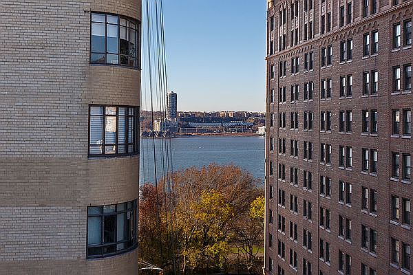 1st image of 340 W 87th St Penthouse 10