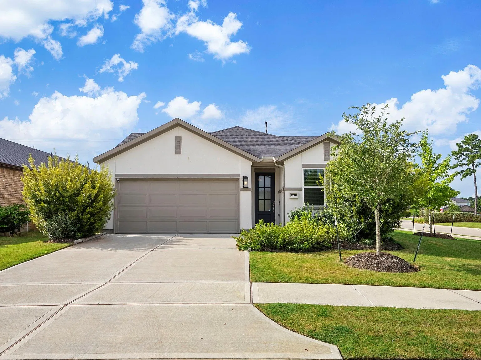 3 bed, 2.0 bath, 1686 sqft, $4,250 — Photo 1
