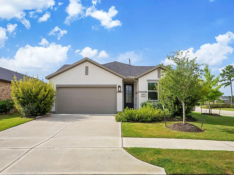1210 Sugar Dr — Photo 1