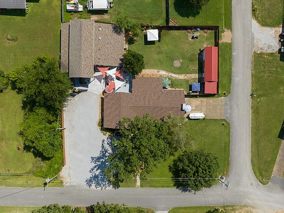 4th image of 16 Pioneer Ln