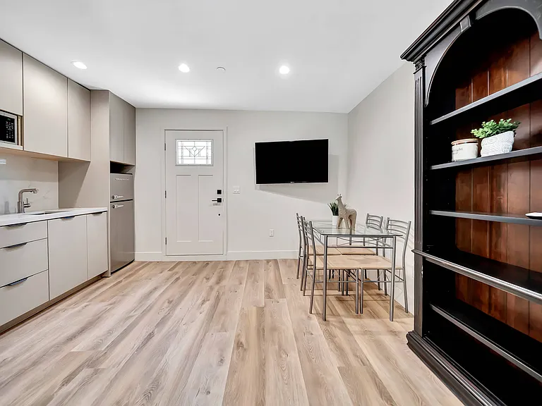 6747 Colgate Ave — Photo 24