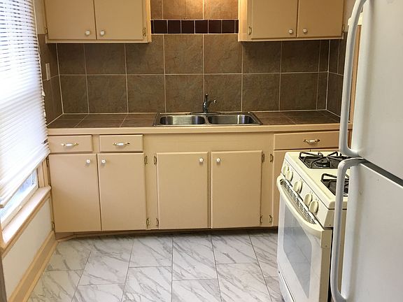 5th image of 248 Claremont Ave