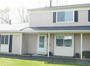 135 Norwich Dr, Rochester, NY 14624