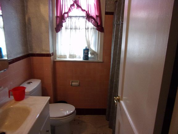 5th image of 1844 Glendale Ave