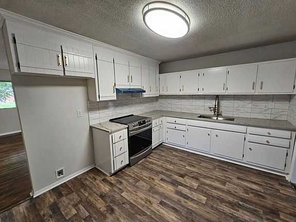 3rd image of 1402 Kelly Rd