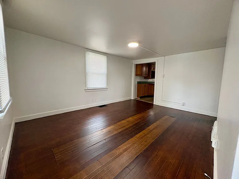 423 W Penn St — Photo 3