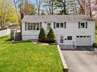 71 Evergreen Rd, North Kingstown, RI 02852