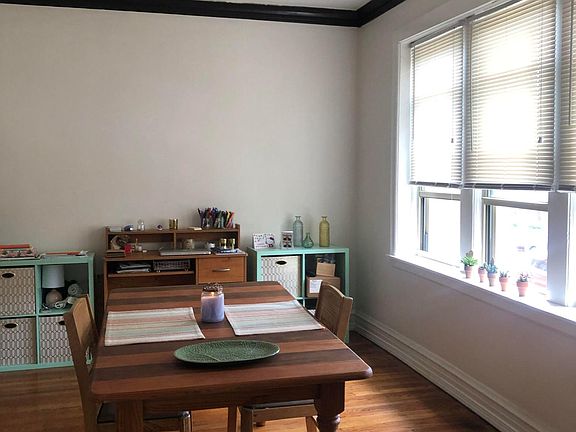 4th image of 3904 W Barry Ave #1
