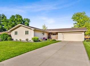 2807 Maple St N, Fargo, ND 58102