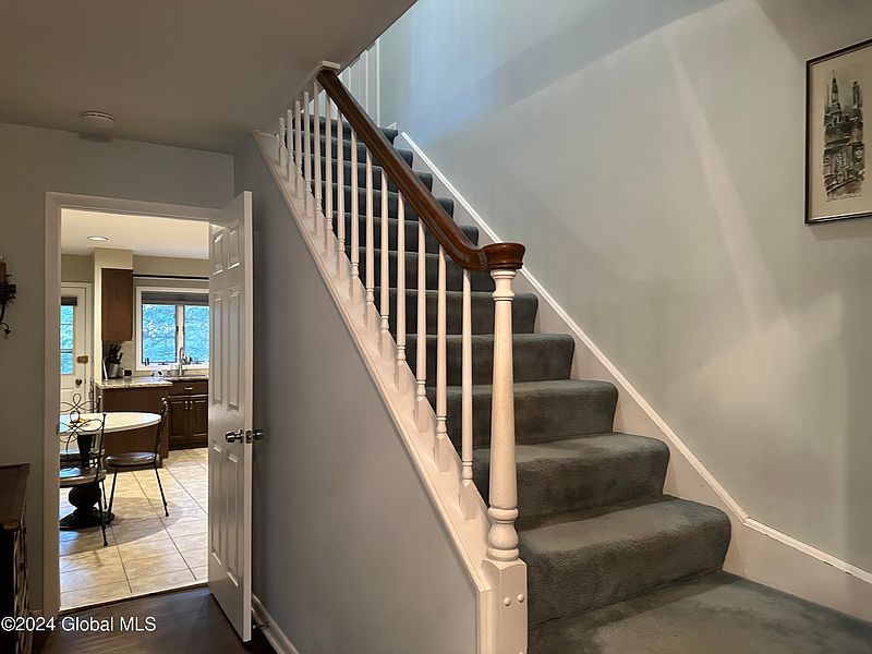 4th image of 929 Northumberland Drive