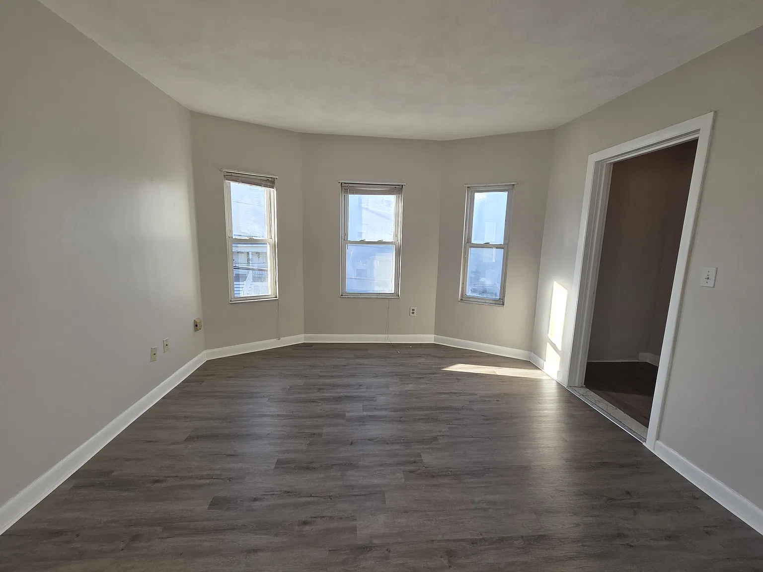 2 bed, 1000 sqft, $2,300 — Photo 4