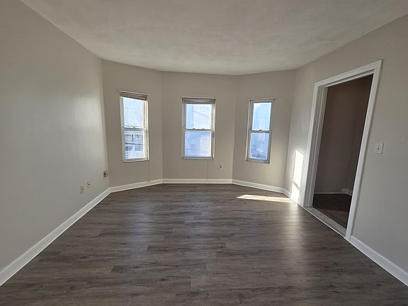 4th image of 93 Vernal St #2