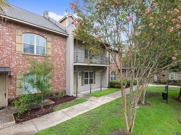 2nd image of 4637 Burbank Dr #309