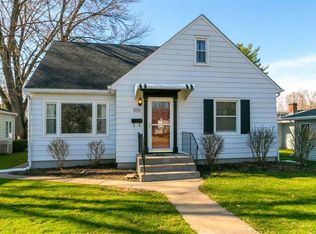 1011 Hall St, Bettendorf, IA 52722