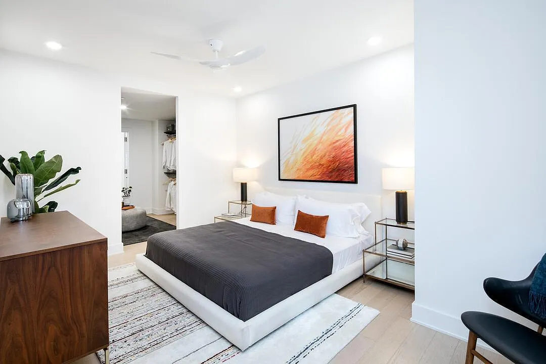 2 bed, 1200 sqft, $4,071 — Photo 2