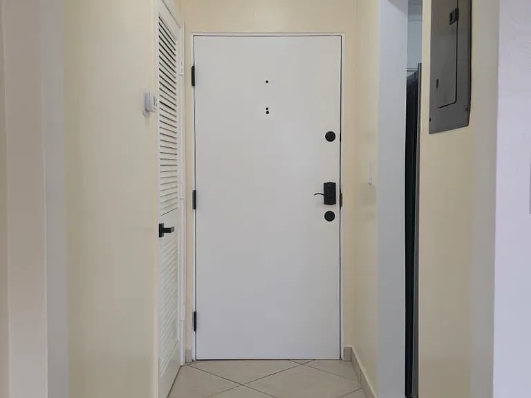 105 S Riverside Dr #402 — Photo 15