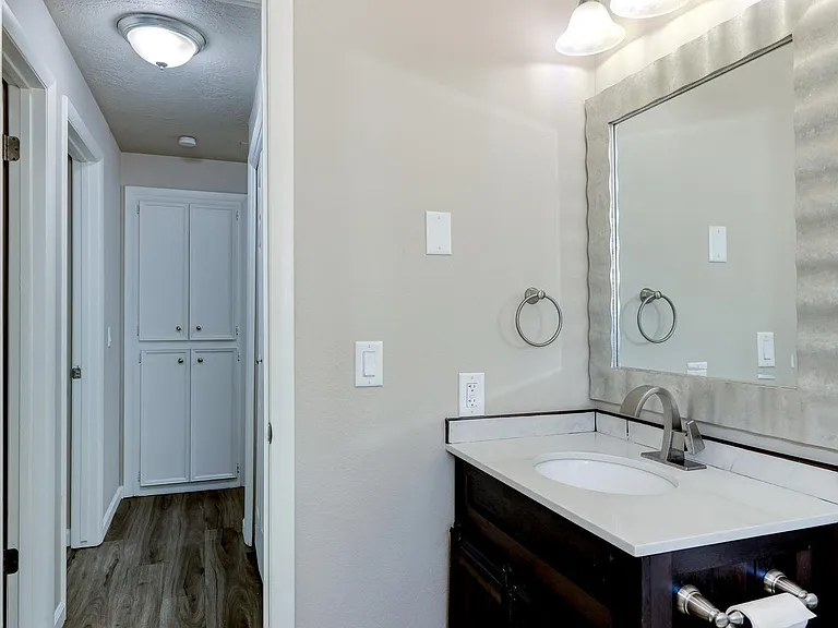 Beautifully Renovated 2 Bed, 1 Bath Townhouse Available July 1st! — Photo 16