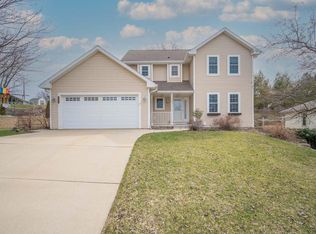 842 Taft Ter, Hartford, WI 53027
