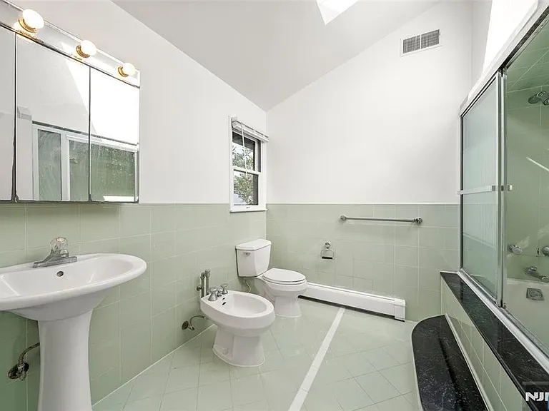 408 Elizabeth St #A — Photo 18