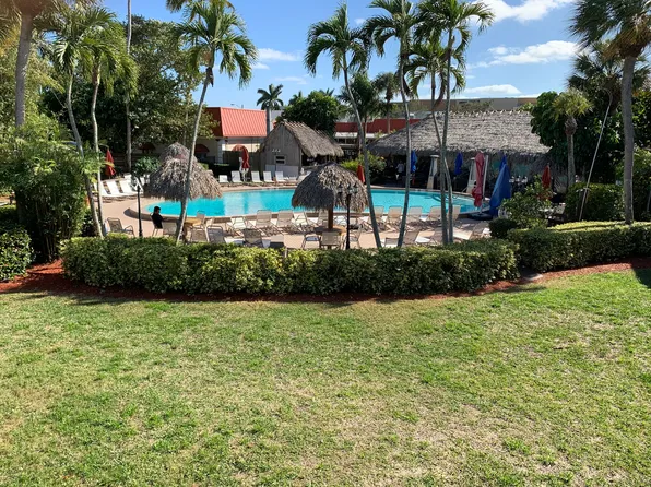 2555 Tamiami Trl N, Naples, FL 34103