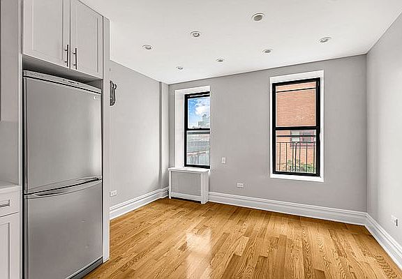 3rd image of 548 W 50th St #5FW