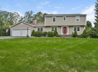 4 Saw Mill Rd, Newtown, CT 06470