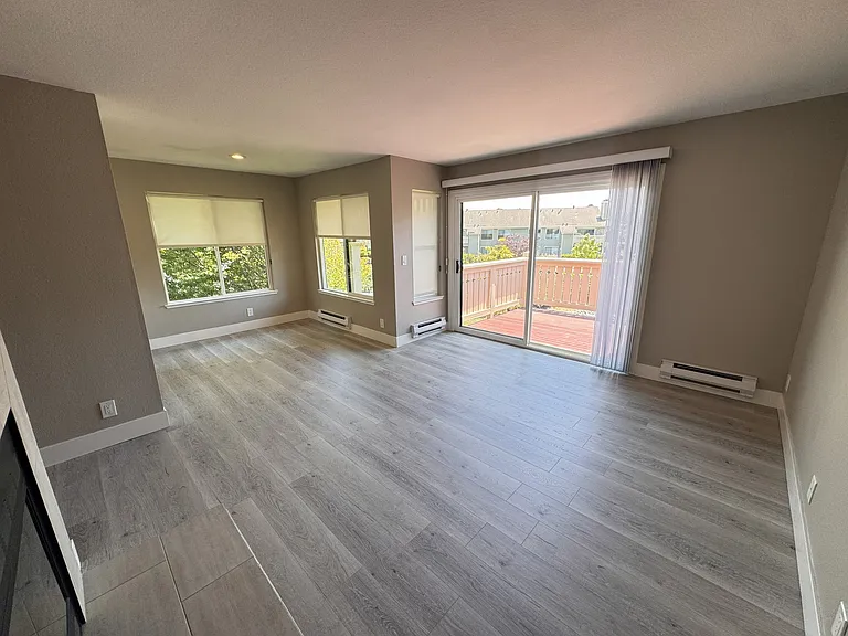 160 Lakeshore Ct — Photo 6