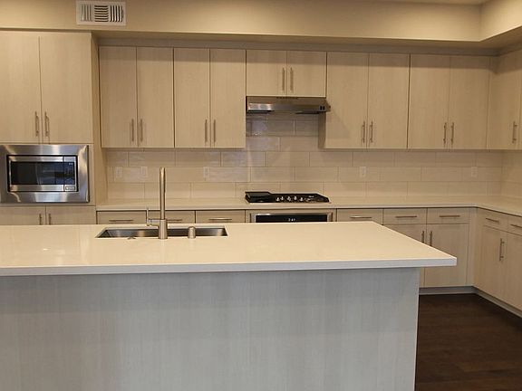 Theory QMI 255 Kitchen