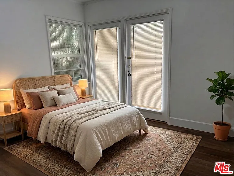 1638 Greenfield Ave — Photo 14