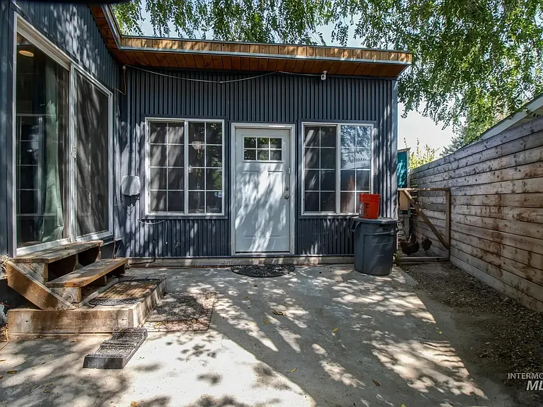 247 Young Ave — Photo 14