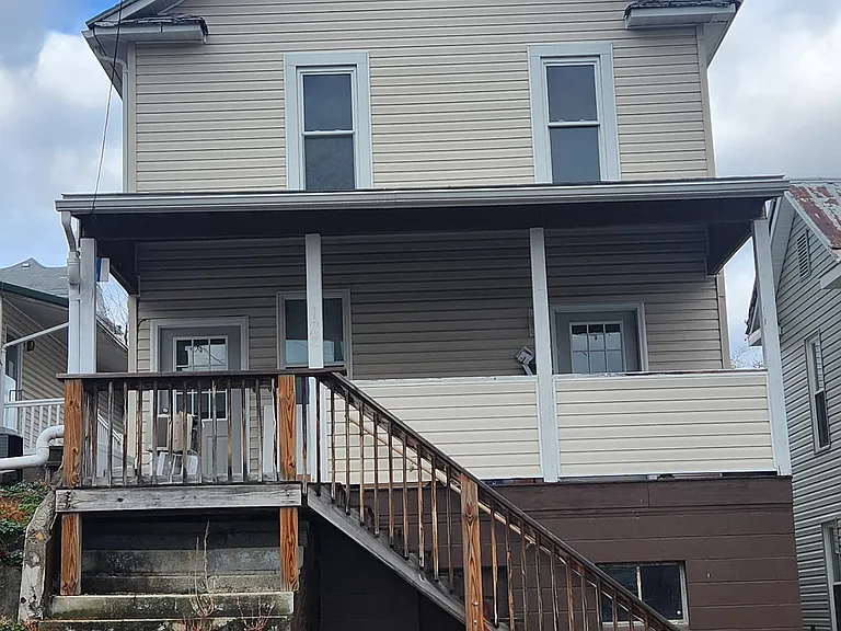 122 Spring St — Photo 1