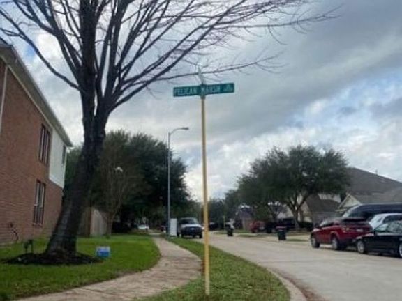 Exterior Neighborhood (street photo)