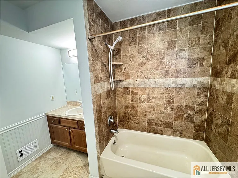15 Hanover Sq #C — Photo 21