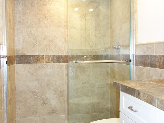 4th image of 806 Cypress Grove Lane #210