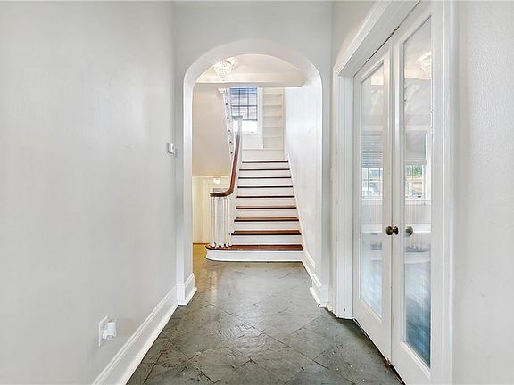 3rd image of 68 Versailles Blvd